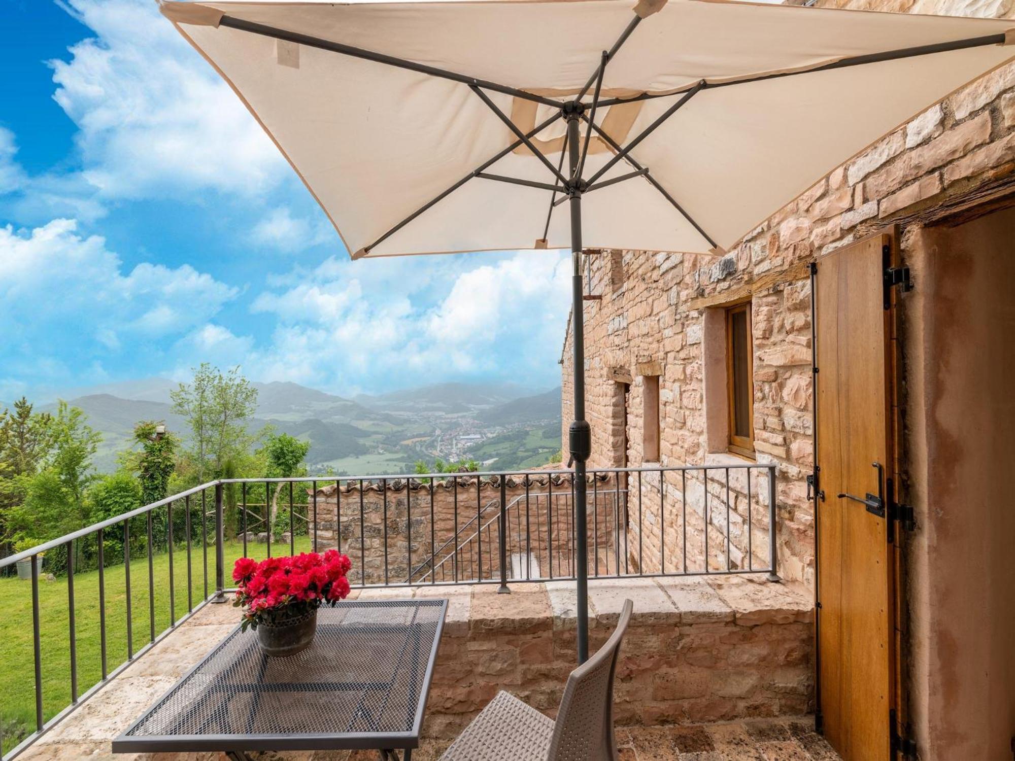 Graceful In With Swimming Pool Acqualagna