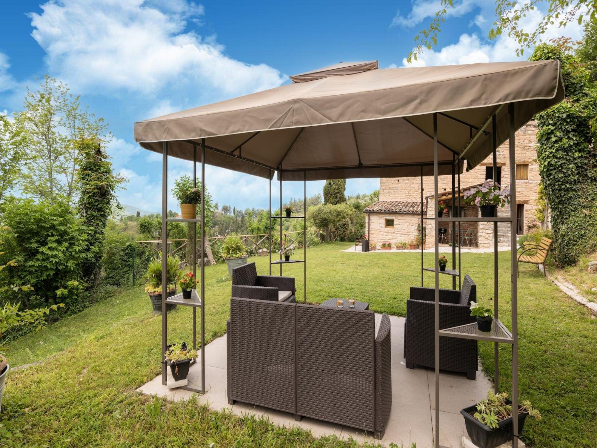 Holiday home Graceful In With Swimming Pool