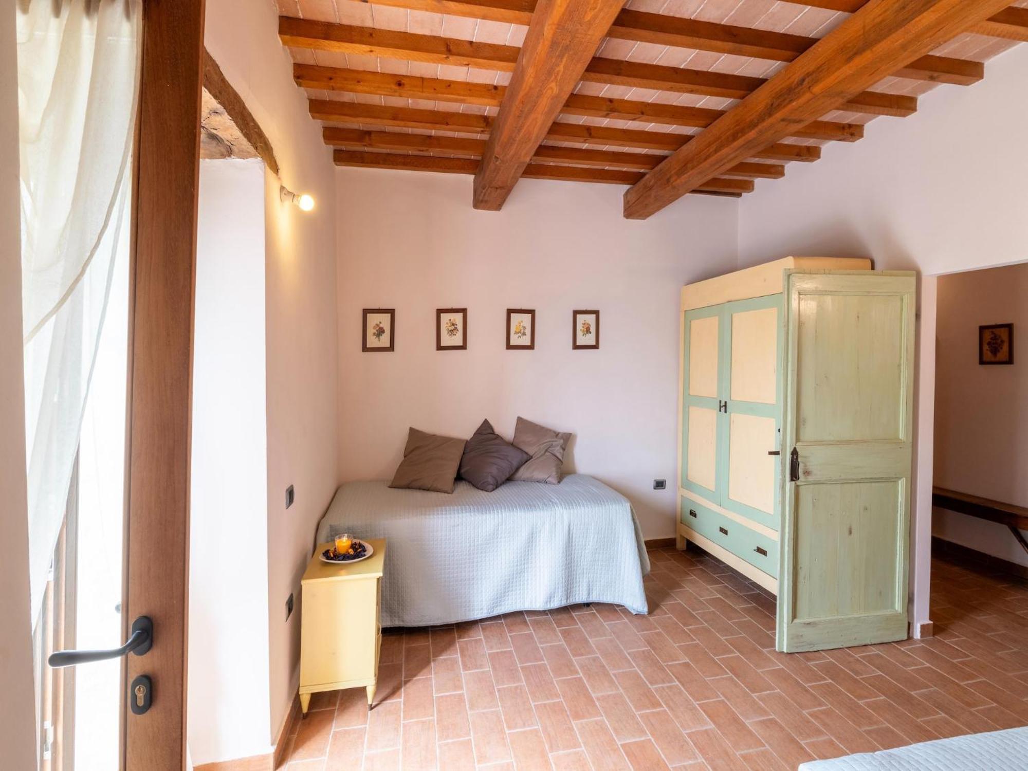 Graceful In With Swimming Pool Holiday home